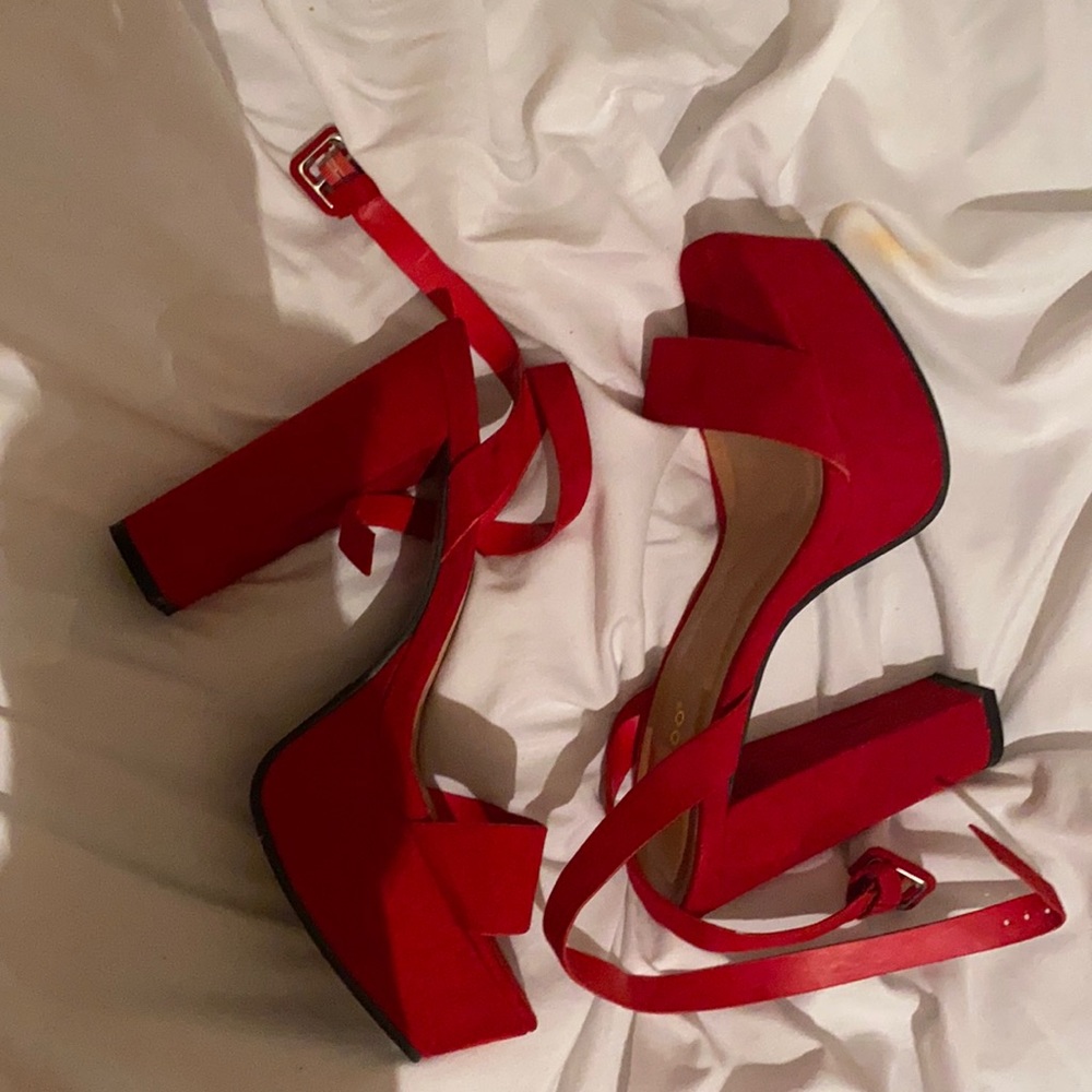 Fashion nova heel